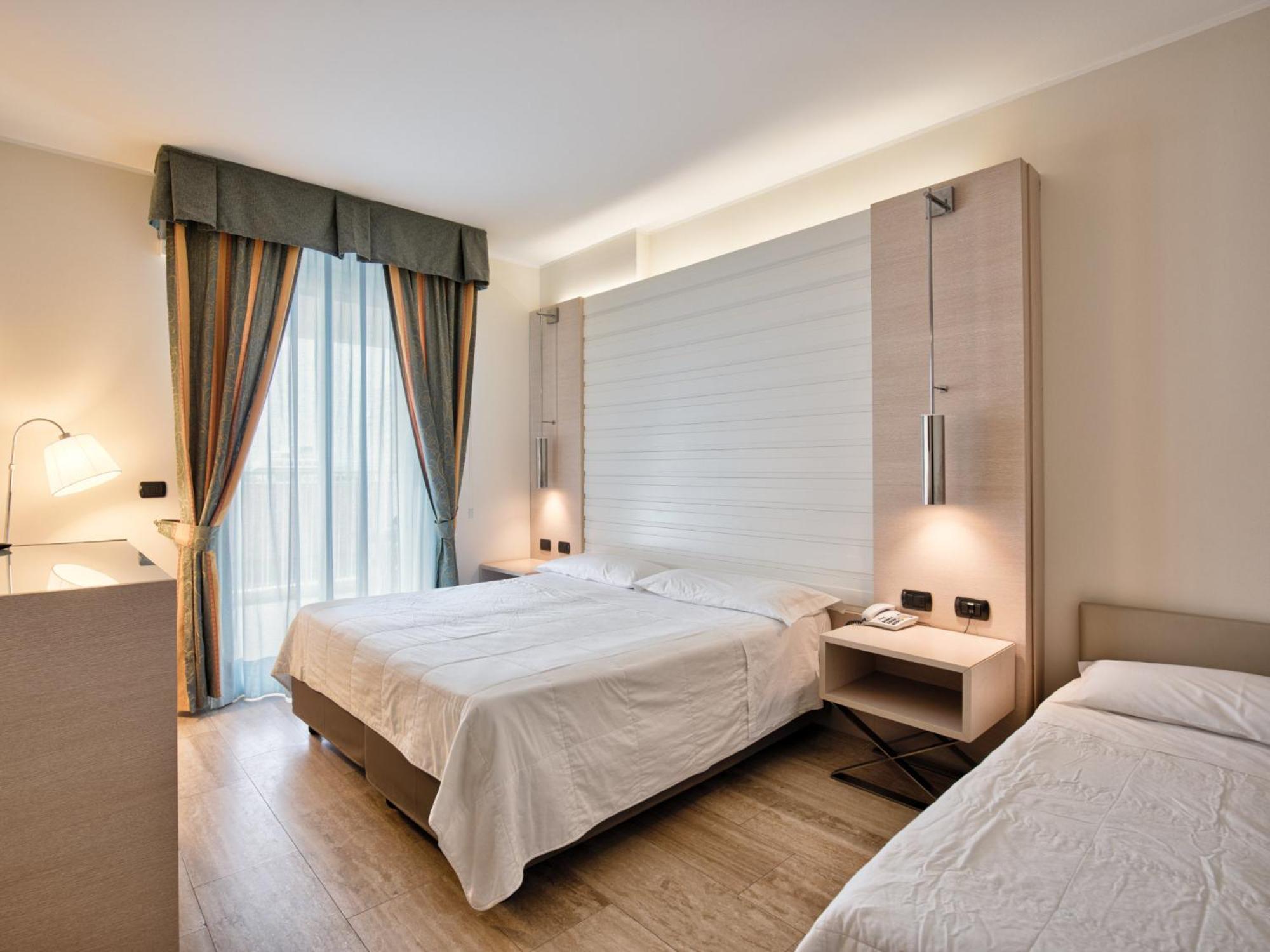 Hotel Columbus Lignano Sabbiadoro Exterior foto
